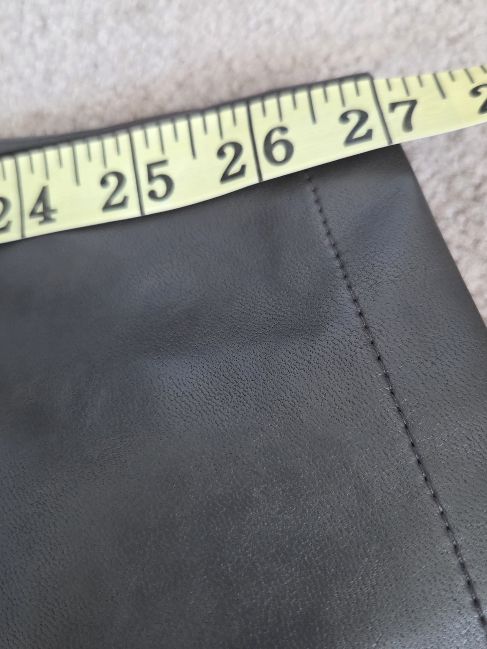 Aritzia WILFRED Gray Faux Leather Modern Cargo Pants Size 2 - Picture 5 of 8